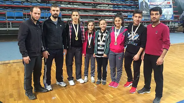 Wushu takımı 6 madalya ile döndü