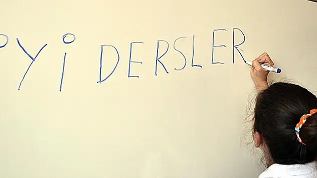 İlkokul birinci sınıflarda 'dik temel harf' dönemi başlıyor