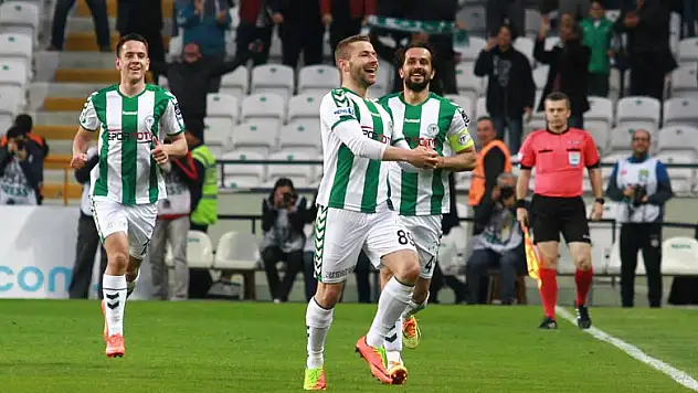 Perdeyi Skubic açtı