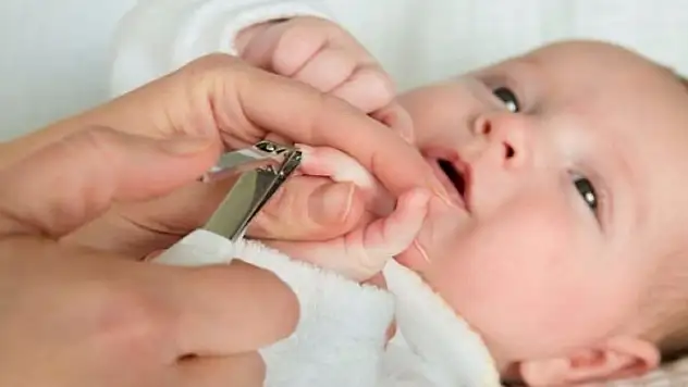 Bebeğinizin tırnağını keserken dikkat edin!