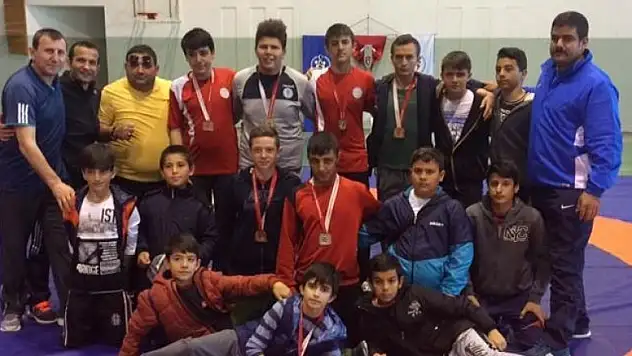 Minik Pehlivanlar Madalya İle Döndü