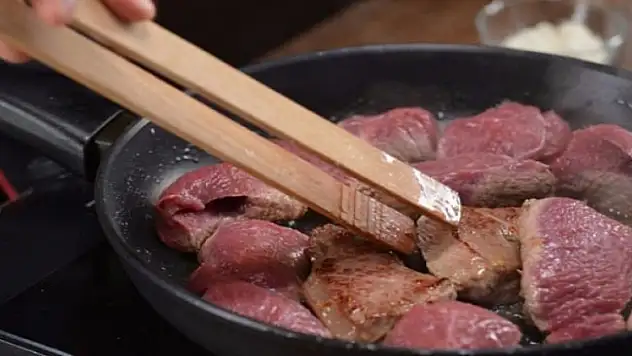 Bu hastalığı tetikliyor! Kırmızı etin içindeki...