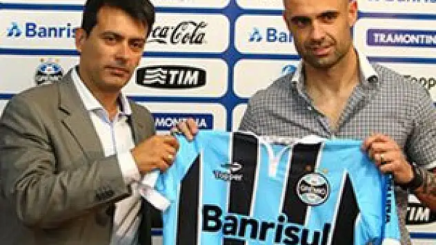 Cris Gremio ile imzaladı