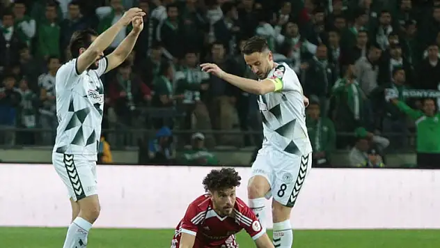 Konyaspor'da Ali Turan az daha kızarıyordu!