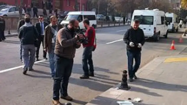 <font style'color: red'><blink>Başbakanlık'ta canlı bomba son anda engellendi</blink></font>