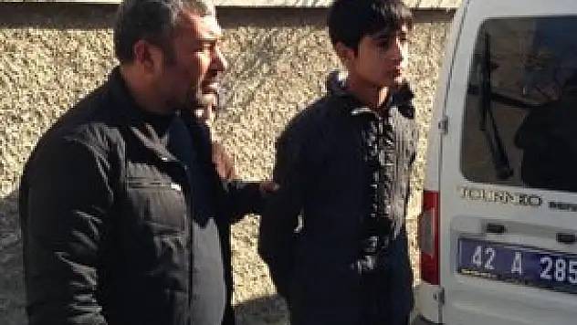 Ehliyetsiz sürücü, polisin yaralanmasına neden oldu