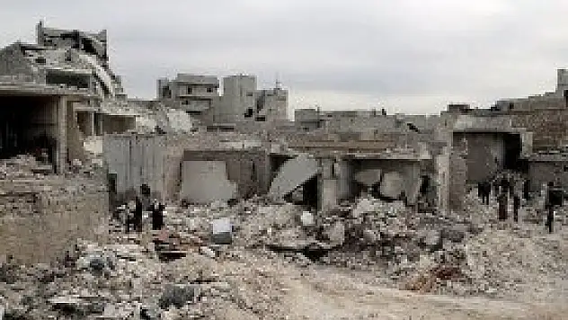 Esed yine karadan ve havadan saldırdı: 72 kişi ölü