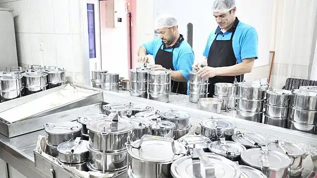 Karatay Belediyesi Zemburi Aşevi kimsesizlerin yanında