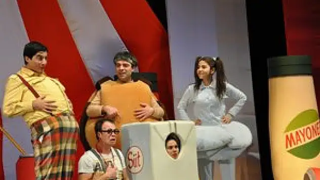 'Beyaz Kız İle Cızbız'ı 15 Bin Öğrenci İzledi