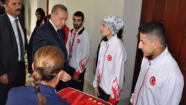 İşte Erdoğan'ın ödüllendirdiği Konyalı şampiyonlar