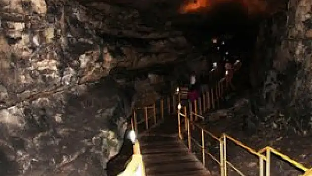 Tınaztepe Mağarası 30 bin turiste kucak açtı