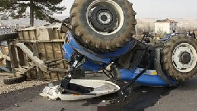  Ehliyetsiz sürücünün kullandığı traktör devrildi