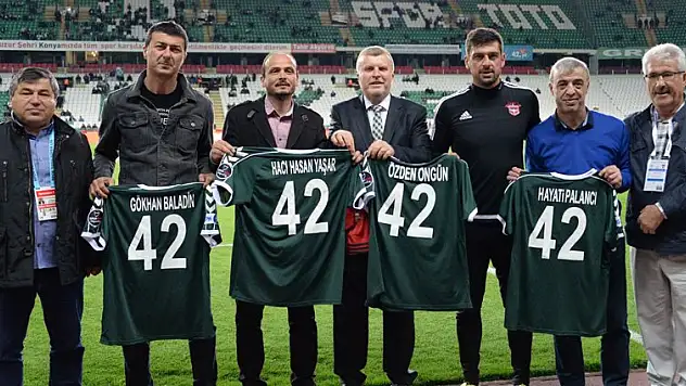 Konyaspor, efsanelerini ödüllendirdi