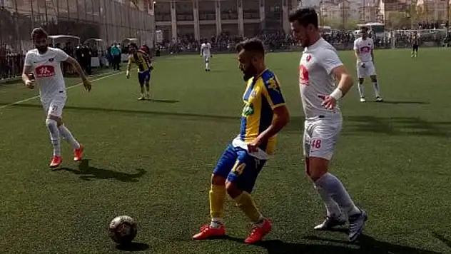 Akşehirspor, BAL'a tutundu