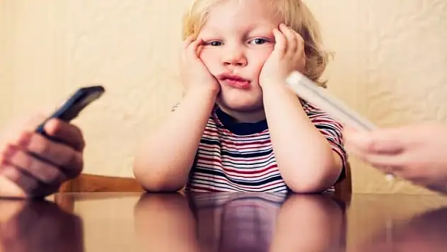 Akıllı telefonlar mutluluğu olumsuz etkiliyor