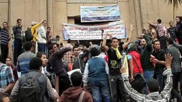 Darbe karşıtı öğrencilere ''uzaklaştırma'' cezası