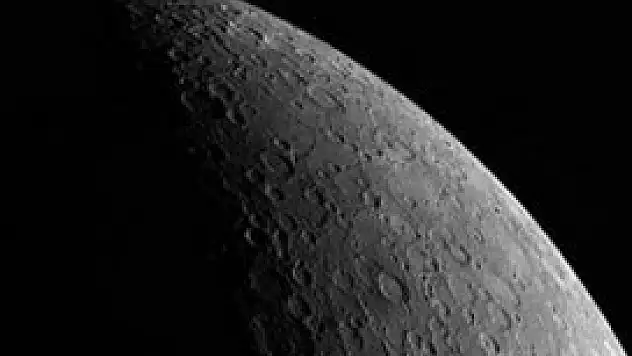 Çin pazartesi 'Ay yolcusu'