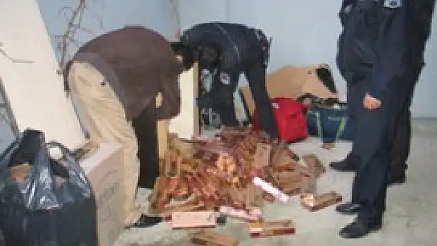 Kaçak sigaralar bu kez koltukların içinden çıktı