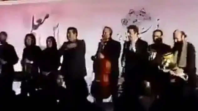 Sahne bir anda çöktü