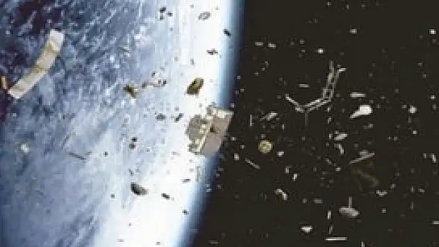 Uzayın pasaklısı Ruslar