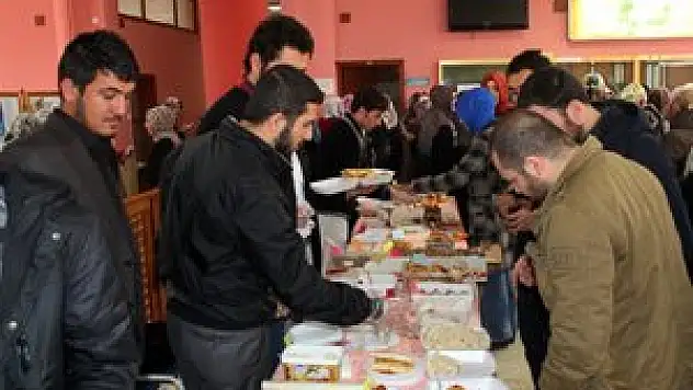 İlahiyat öğrencilerinden Suriye için kermes