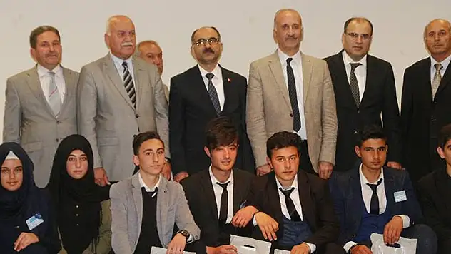 Yunak Anadolu İmam Hatip Lisesi Ekip42 sertifika dağıtım programı yaptı