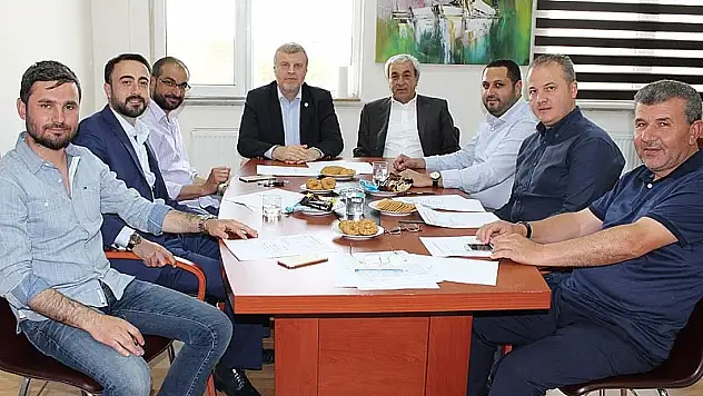 Anadolu Selçukspor'da görev dağılımı yapıldı