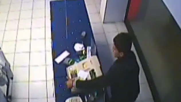 Hırsız kasayı soydu, sonra 'Kolay gelsin' dedi