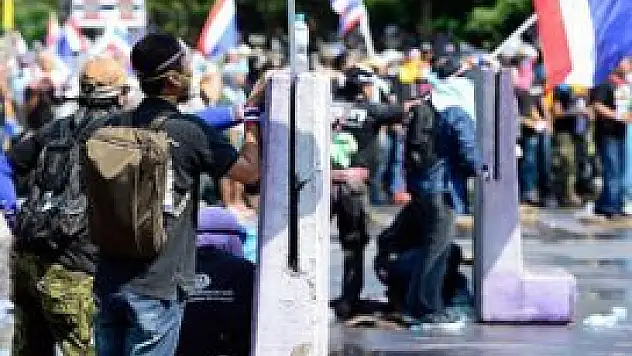 Tayland'da yönetim karşıtı gösteriler sürüyor