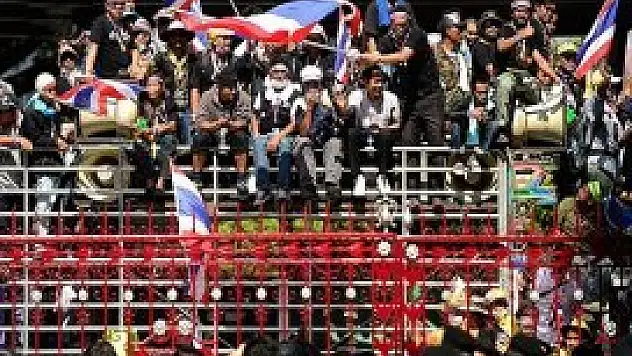 Tayland'da göstericiler emniyet müdürlüğü binasına girdi