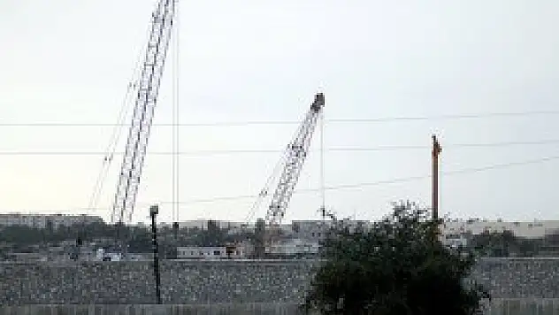 İsrail Mısır ile olan 245 kilometrelik sınırını kapattı