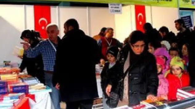 Konya kitaba doyuyor!