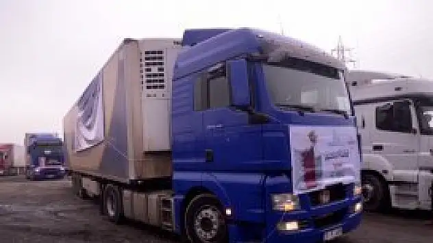 Yardım konvoyu sınır kapısında