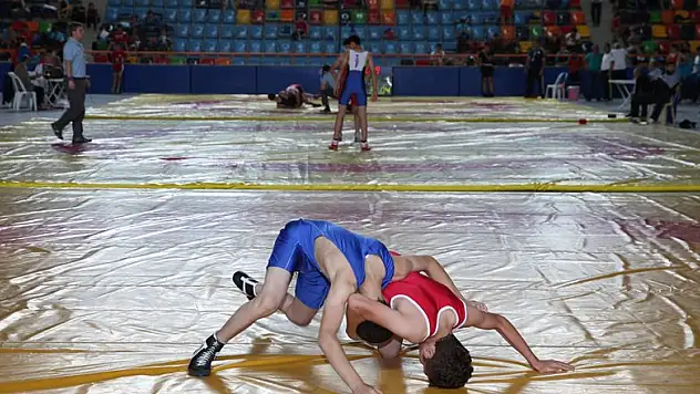 Minik güreşçi Öztürk Türkiye Şampiyonu oldu