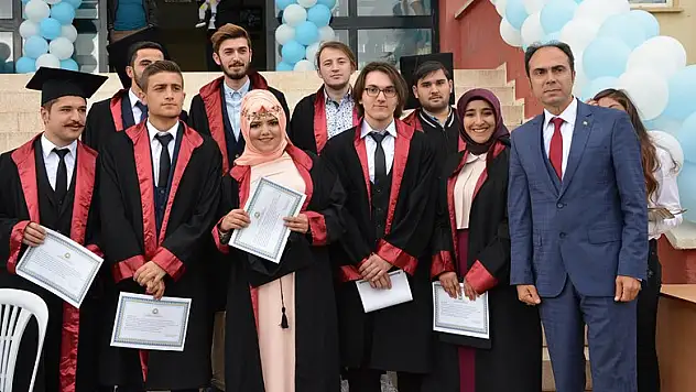 Bozkır MYO'da Mezuniyet Heyecanı