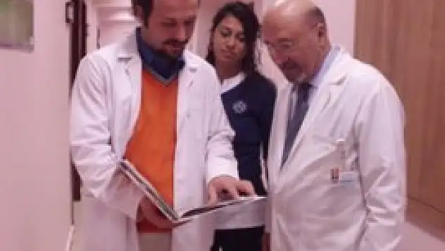 Baba oğul aynı hastanede doktorlar