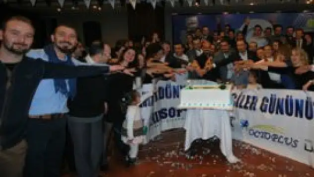 AKINSOFT çalışanlarına plaket