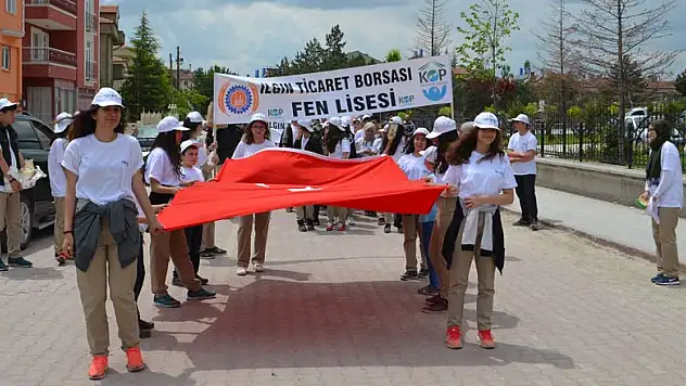 Ilgın'da 'Okuyorum Kazanıyorum' yürüyüşü