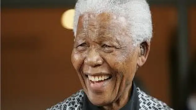 Efsanevi lider Mandela öldü