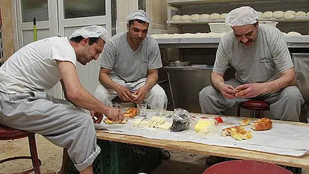 Türkiye ilk sahurunu yaptı