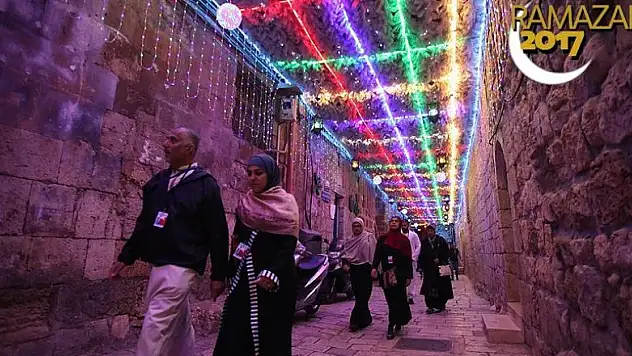 Kudüs, Ramazan için kandillerle süslendi