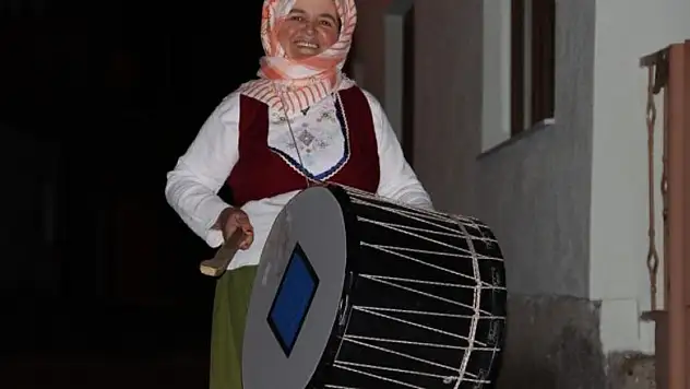 İlk sahurda kadınlar davul çaldı