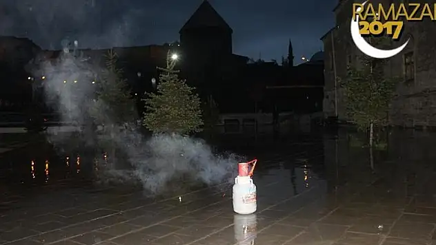 İlk iftar topu Kars'ta atıldı