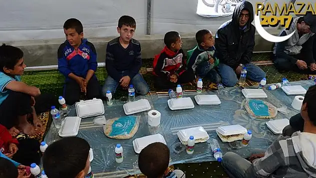 Suriye'de ilk iftar yapıldı