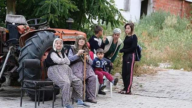 İftara 1,5 saat kala deprem olunca oruçlarını sokakta açtılar