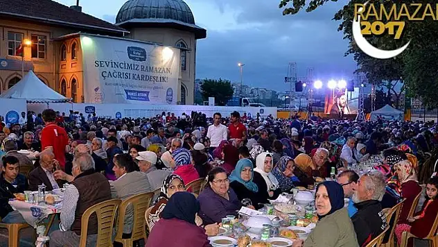 Eyüp Sultan'da ilk iftar