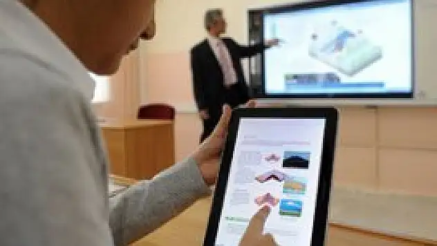 Akıllı tahtaya en düşük teklif Vestel'den