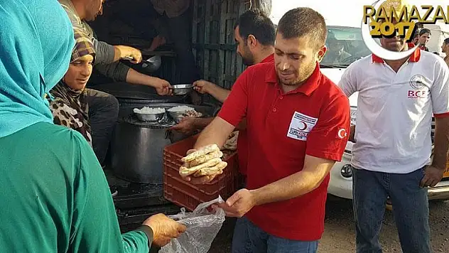 Türk Kızılayı'ndan Irak'taki 6 bin kişiye iftar ve sahur ziyafeti