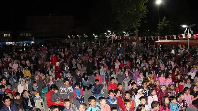 Seydişehir'de Keloğlan Masalları ve Elma Şekeri Müzikali sahne aldı