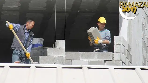 İnşaat işçilerinin zorlu Ramazan mesaisi